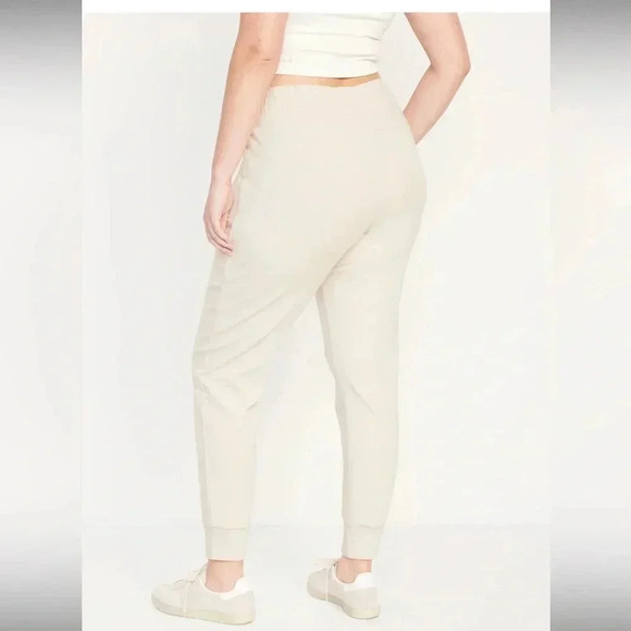 Like new! Old Navy High-Waisted Dynamic Fleece Joggers, Size XL (16/18) - Picture 2 of 8